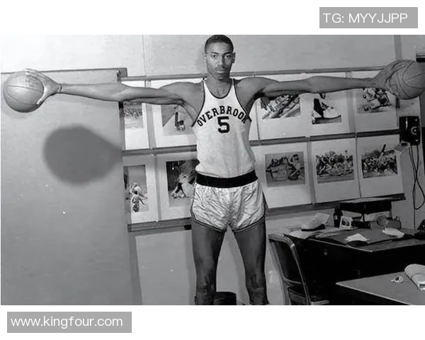 威尔特·张伯伦：篮球传奇背后的巨大身影与无尽纪录