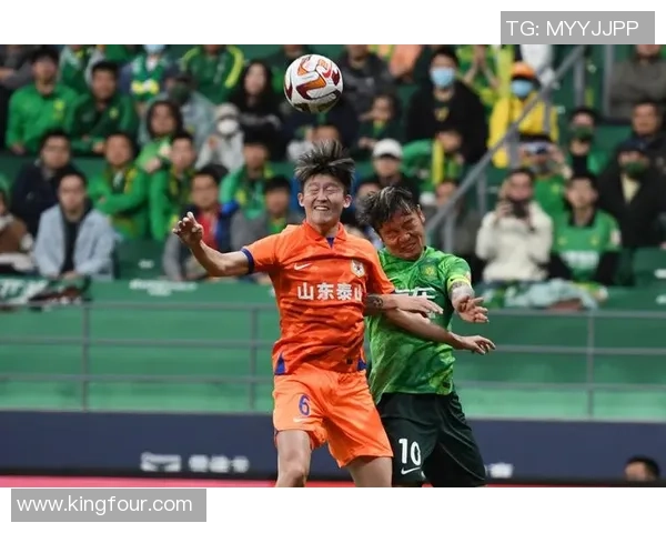 山东泰山与北京国安激战正酣 双方争夺中超榜首位置精彩对决 山东泰山与北京国安激战正酣 双方争夺中超榜首位置精彩对决