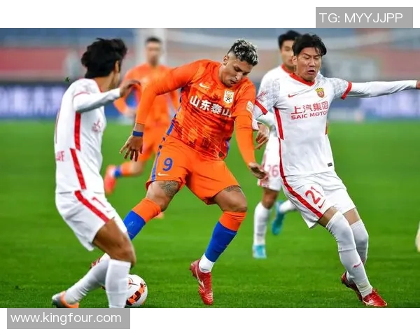 武汉三镇迎战成都蓉城强强对决上演中超巅峰之战谁能笑到最后 武汉三镇迎战成都蓉城强强对决上演中超巅峰之战谁能笑到最后